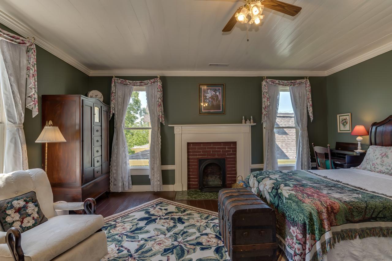 Carrier Houses Bed & Breakfast Rutherfordton Kültér fotó